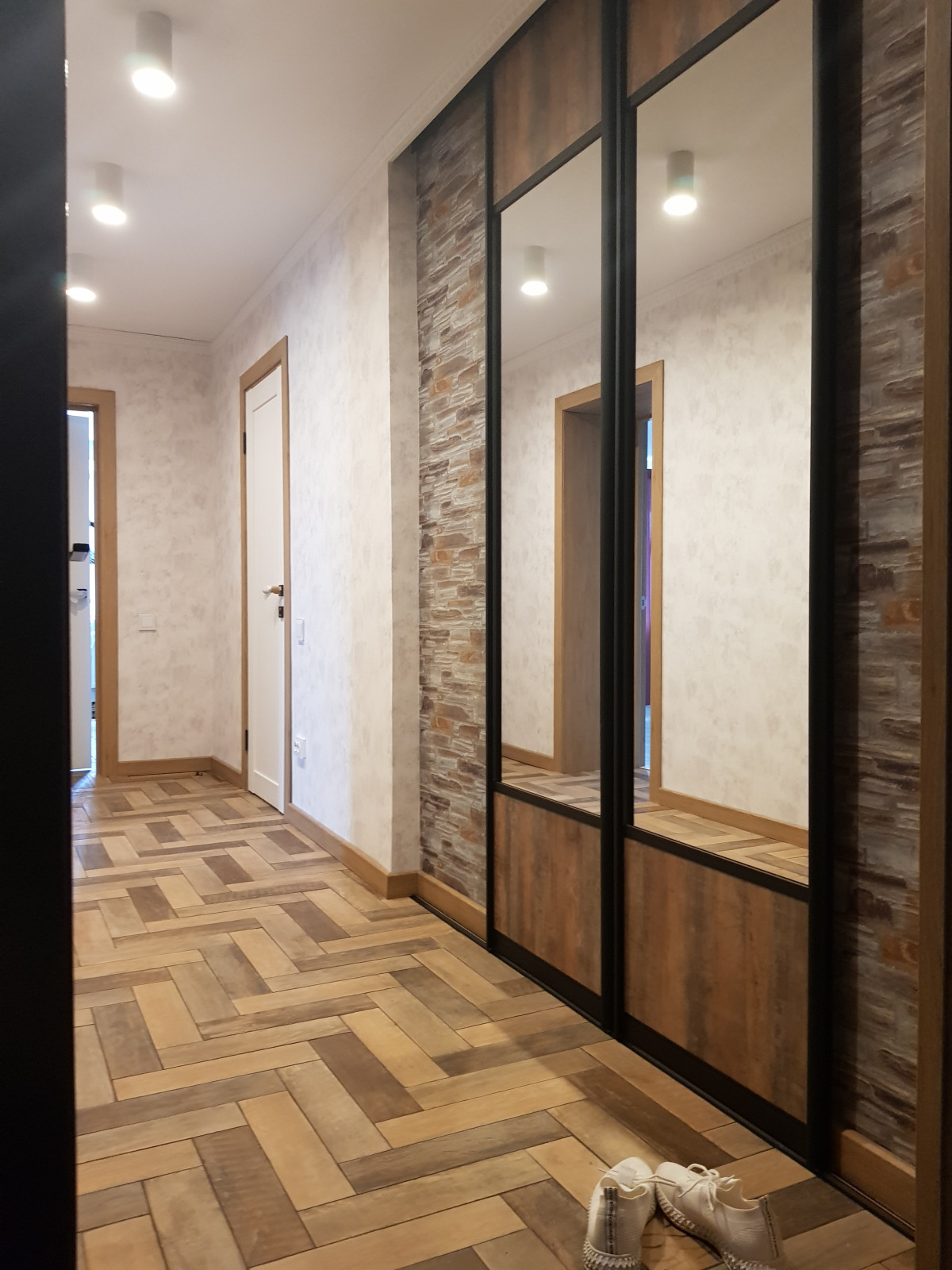 проект квартиры "Дикость_2020" прихожая и гардеробная