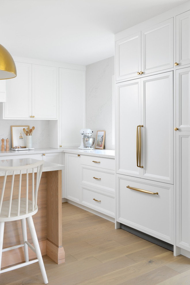 Example of a transitional kitchen design in Toronto