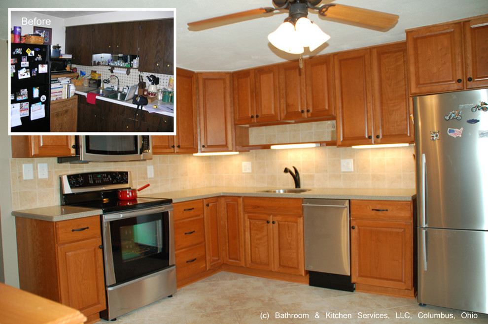 Example of a mid-sized transitional l-shaped ceramic tile eat-in kitchen design in Columbus with an undermount sink, solid surface countertops, beige backsplash, ceramic backsplash, stainless steel appliances, gray walls, no island, raised-panel cabinets and light wood cabinets