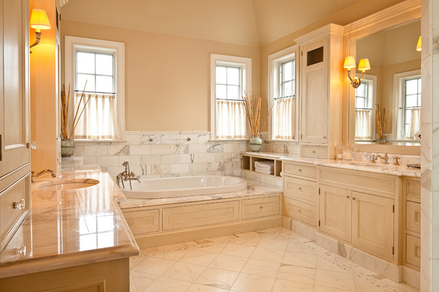 Traditional Stone Manor clasico-cuarto-de-bano