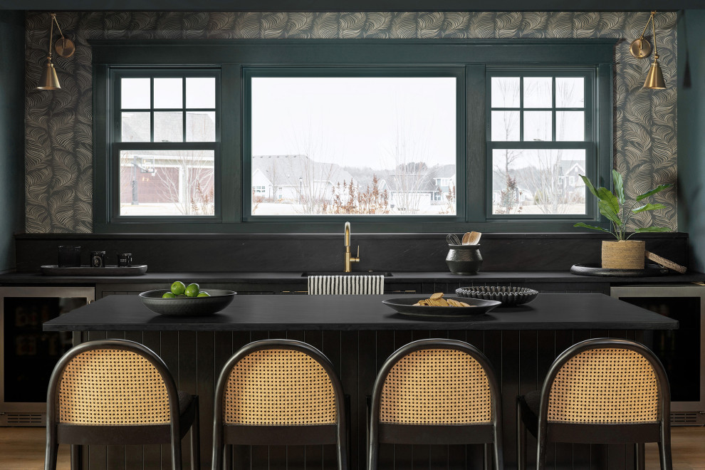 Kitchen - transitional kitchen idea in Milwaukee