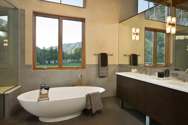 Getty Guest Master Bathroom contemporary-badrum