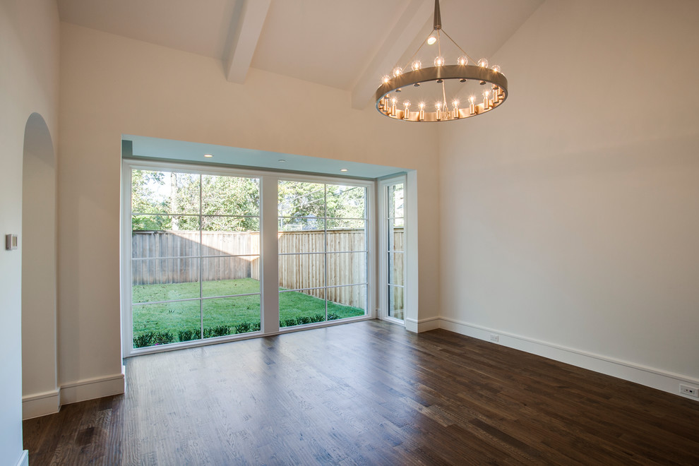 Example of a transitional home design design in Dallas