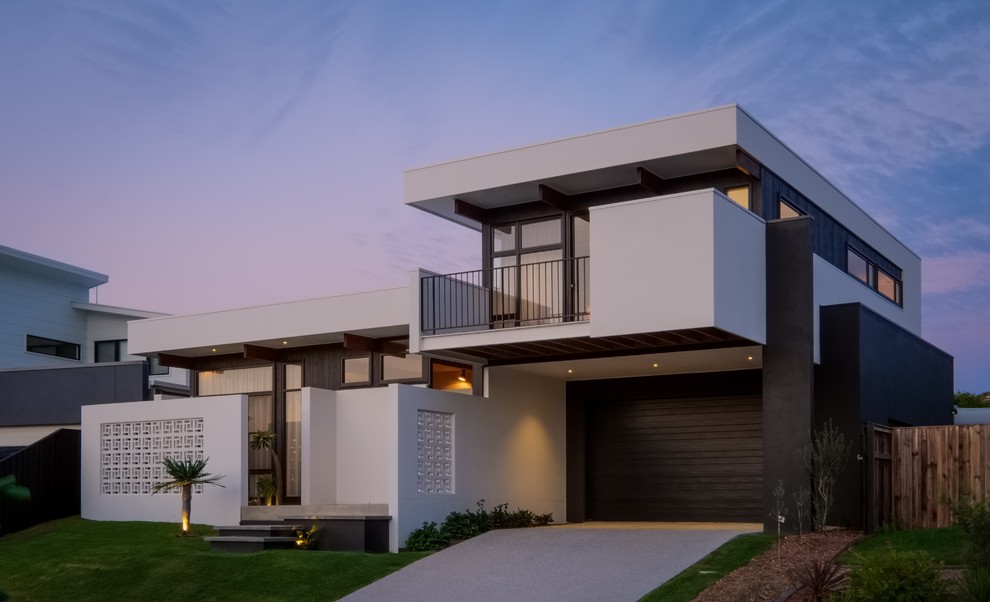 Design ideas for a contemporary exterior in Gold Coast - Tweed.