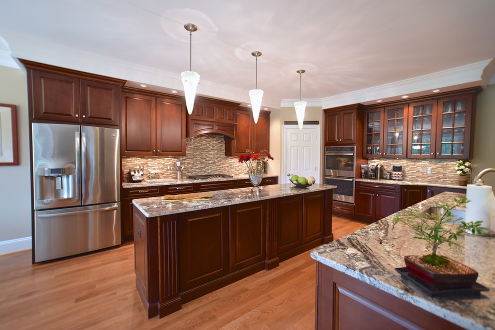 CHERRY KITCHEN WITH COLUMNS