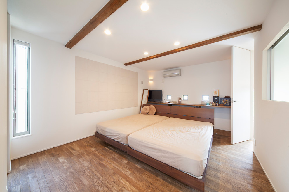 Inspiration for an asian bedroom in Other with white walls and brown floor.