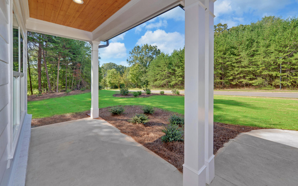 Transitional home design photo in Atlanta