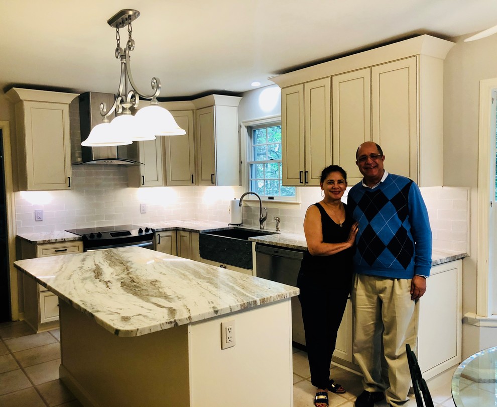 Transitional kitchen photo in Baltimore