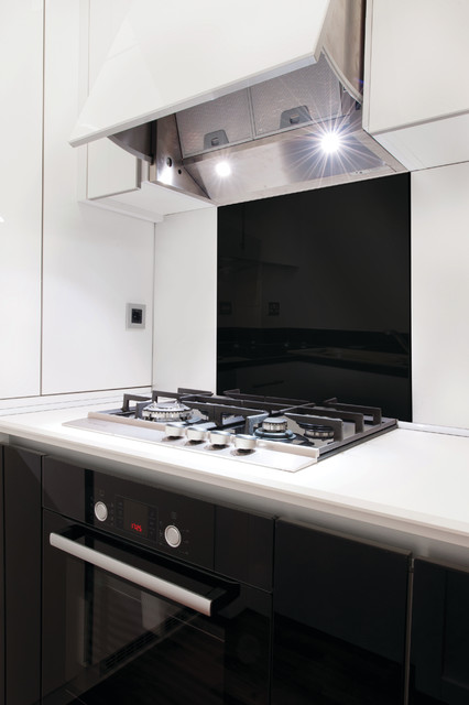 Stein Glass Tile Splashback Black trendy-koekken