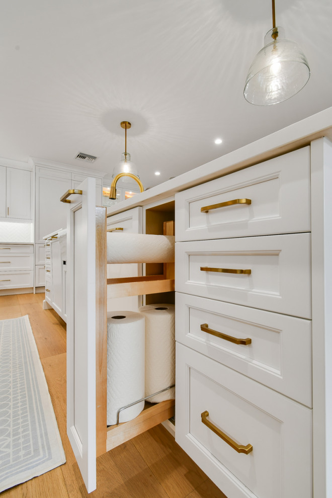 Example of a transitional home design design in Miami