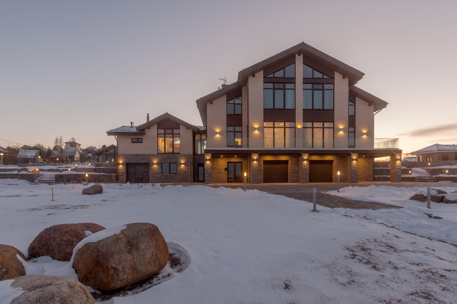 Дом на склоне