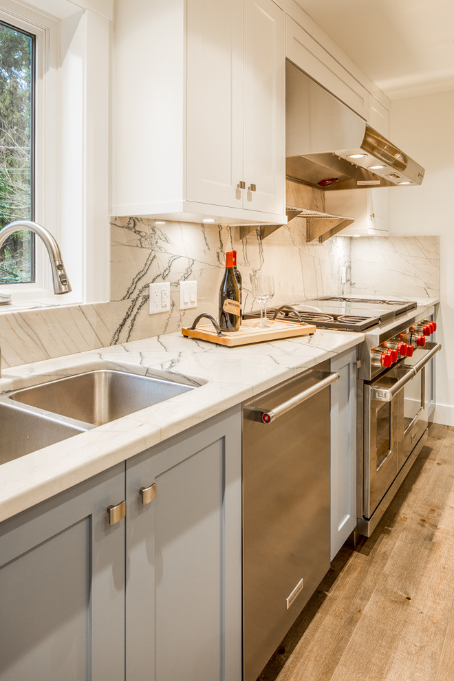 Inspiration for a transitional kitchen remodel in Vancouver