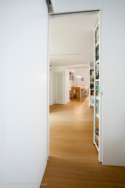 Compattezza e altezza | 70 mq contemporary-matplats