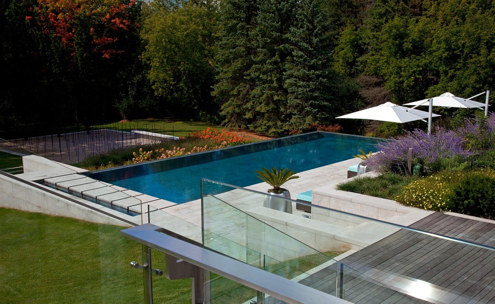 Design ideas for a contemporary garden in Toronto with a retaining wall.