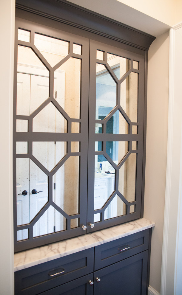 Inspiration for a transitional home design remodel in Atlanta