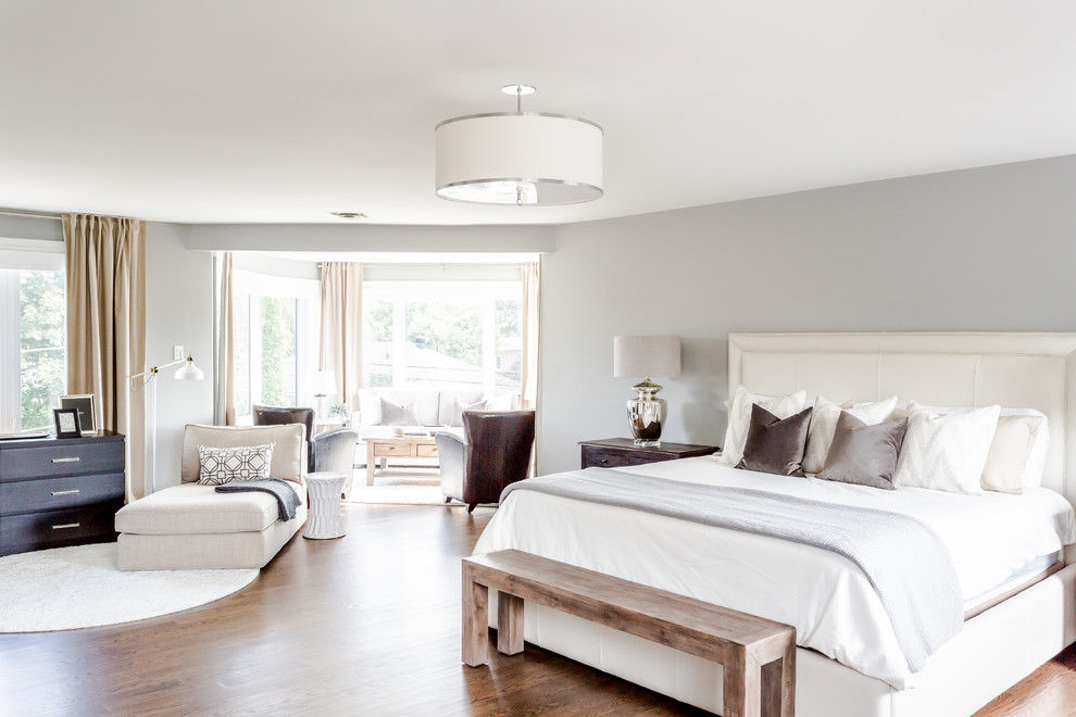 Inspiration for a traditional master bedroom in Montreal with grey walls and dark hardwood floors.