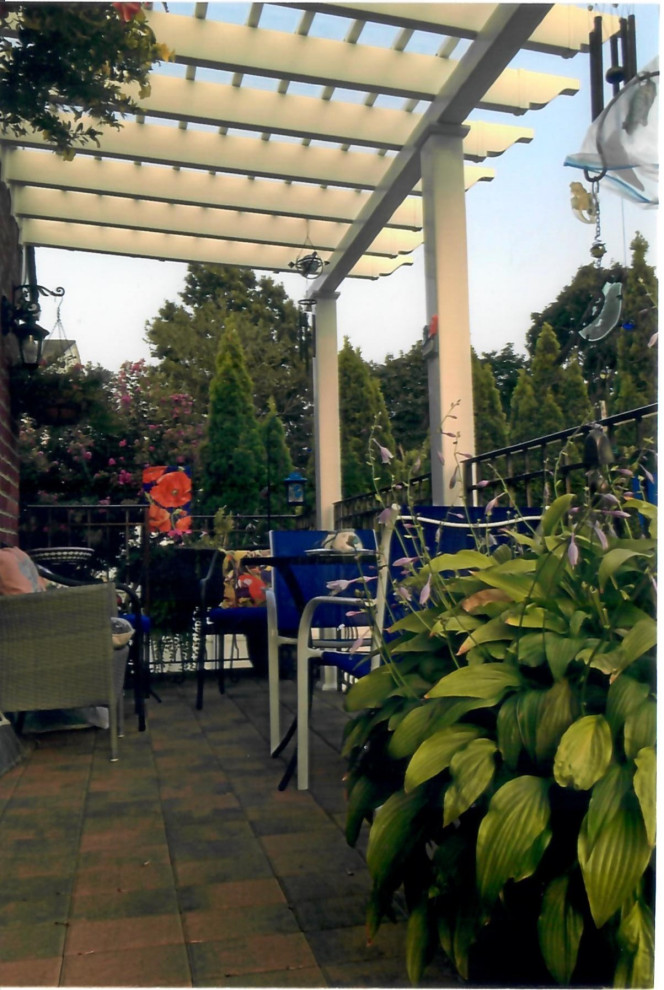 Pool with Whirl pool spill over, outdoor kitchen, outdoor bar, Pergola& Patio