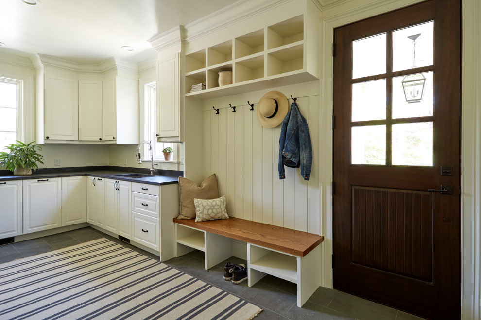 Entryway - transitional entryway idea
