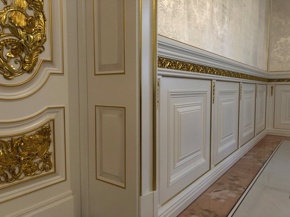 Панели с дверьми.