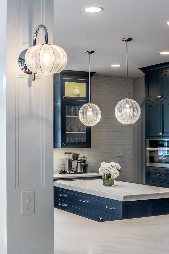 Example of a transitional kitchen design in Chicago