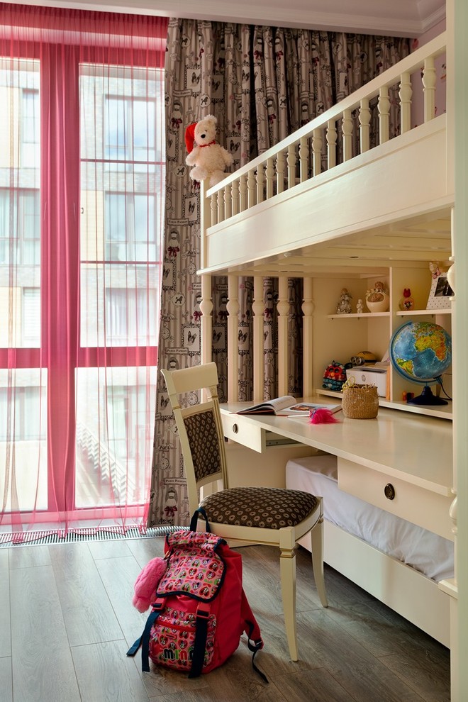 Transitional kids' study room in Moscow with medium hardwood floors and brown floor for girls.