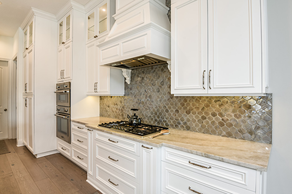 Transitional kitchen photo in Tampa