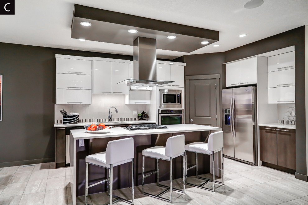 Inspiration for a transitional kitchen remodel in Calgary