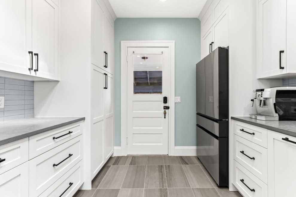 Home design - transitional home design idea in Portland