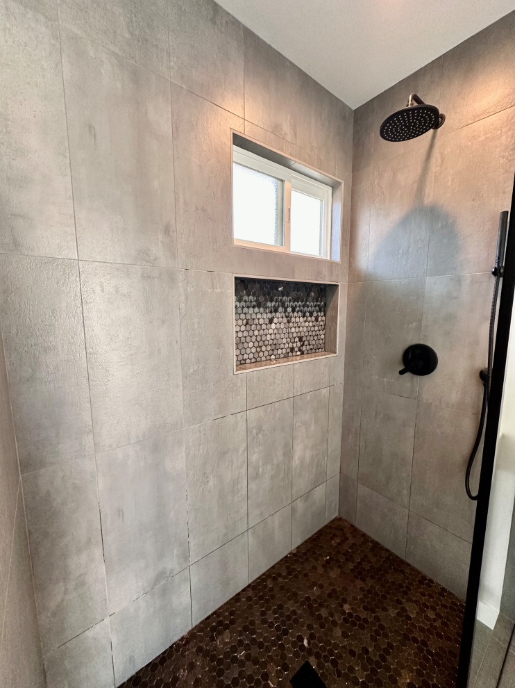 Shower niche
