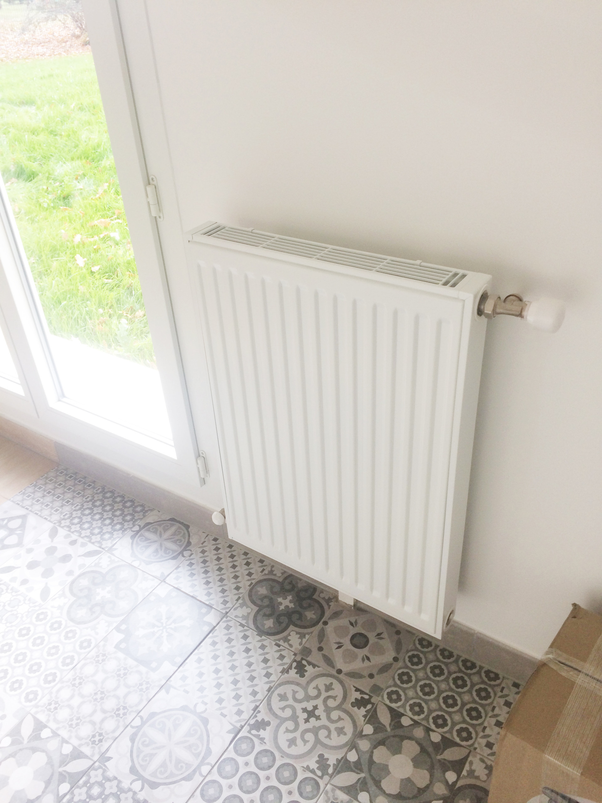 CHAUFFAGE: remplacement d'un radiateur traditionnel blanc une imitation fonte