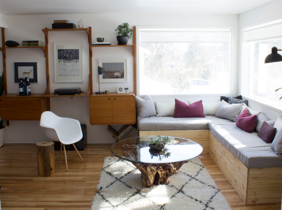 Home design - mid-sized eclectic home design idea in Montreal