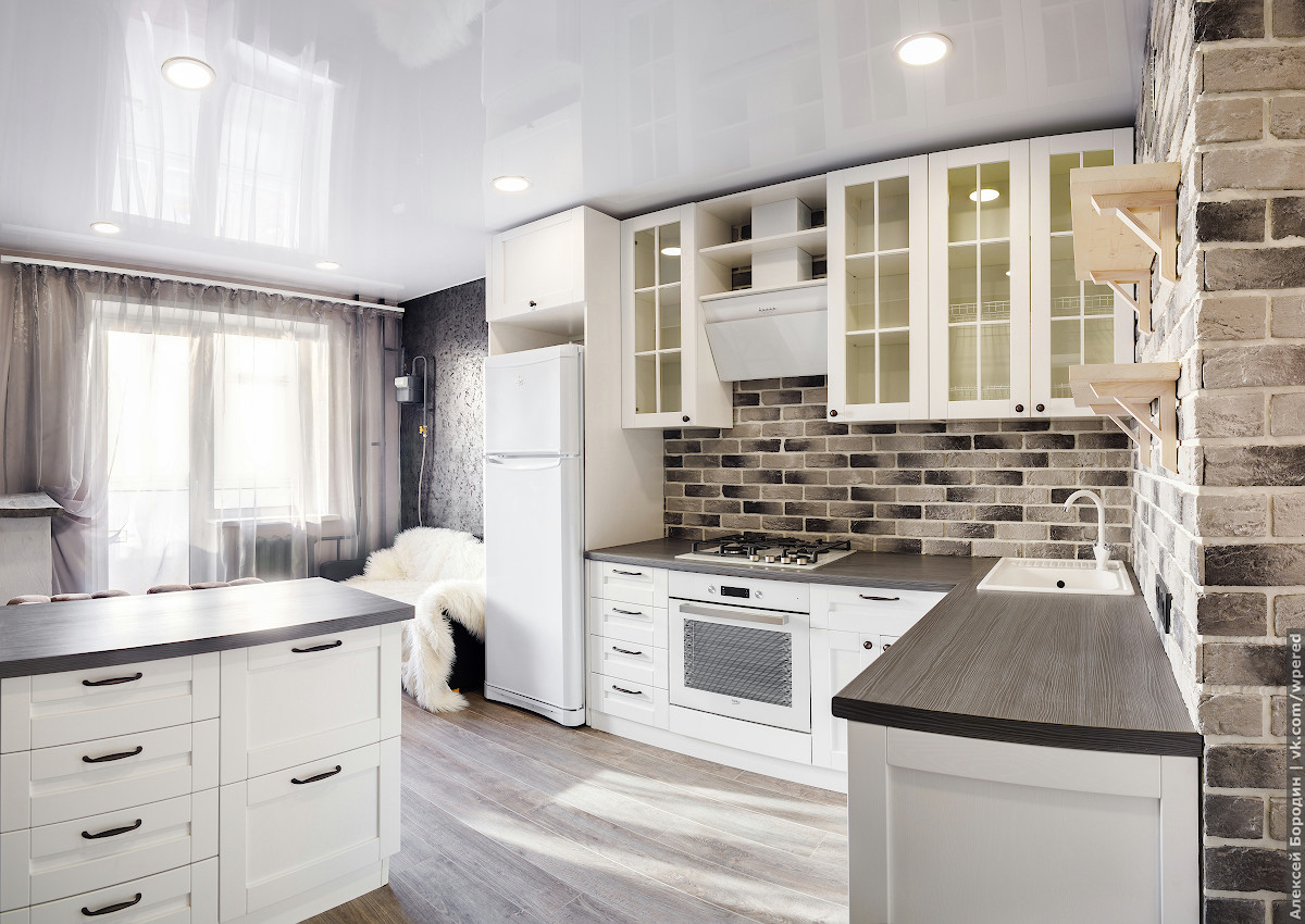 Светлая кухня с островком