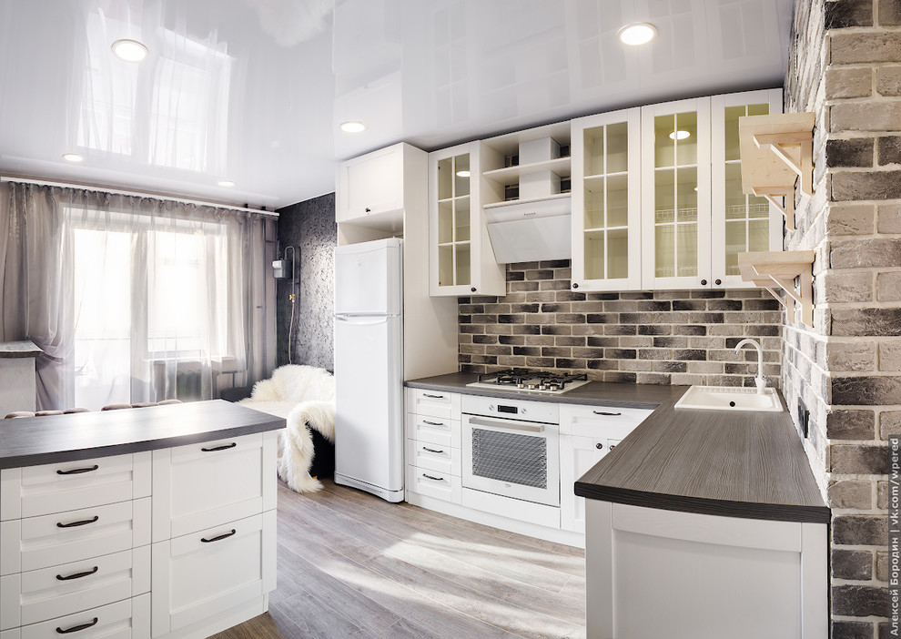 Светлая кухня с островком