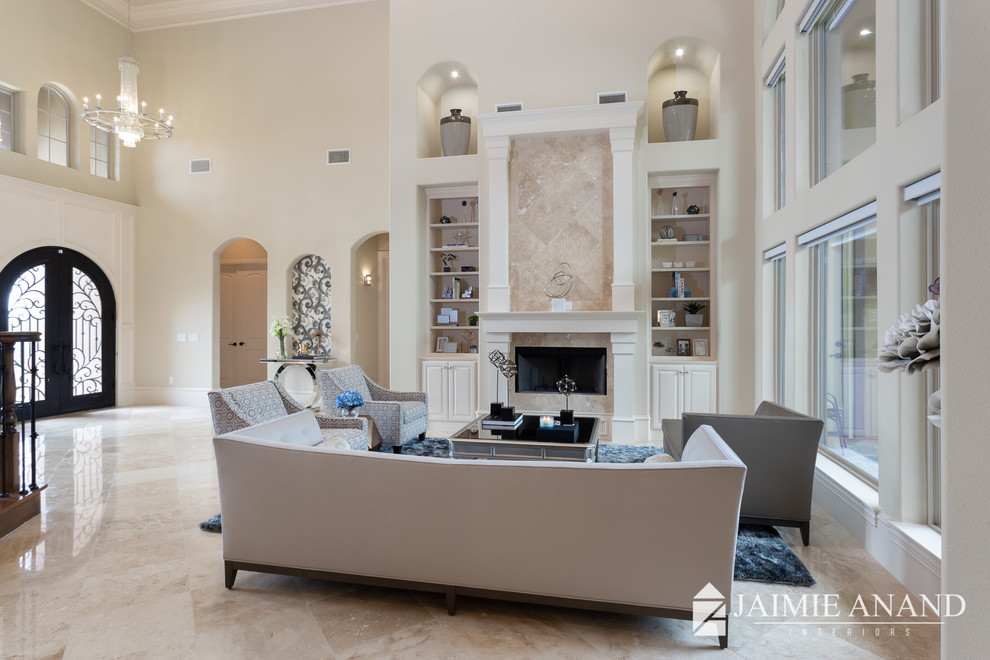 Example of a transitional home design design in Austin