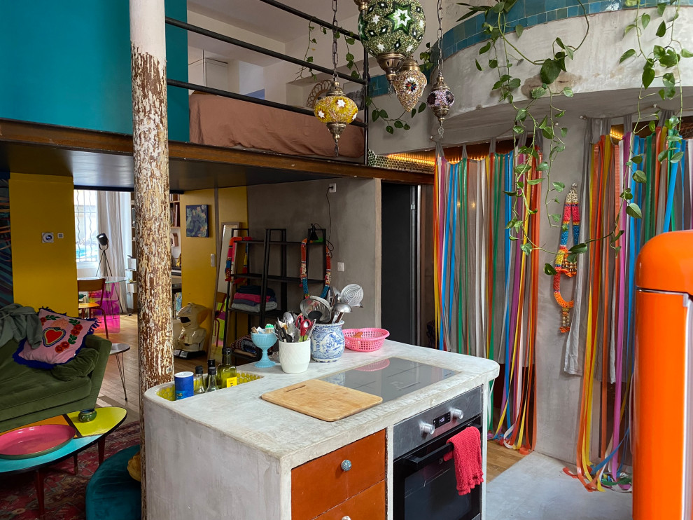 Transformation d'un local en loft brutaliste tropical
