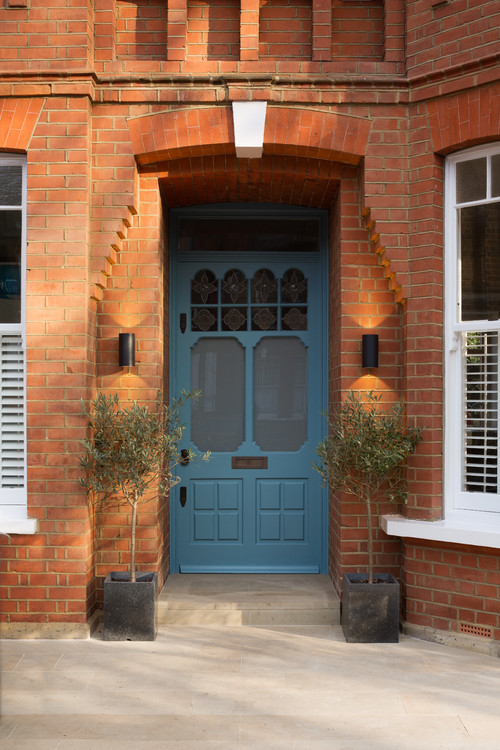 puerta exterior con denim drift color azul de dulux diariodesign