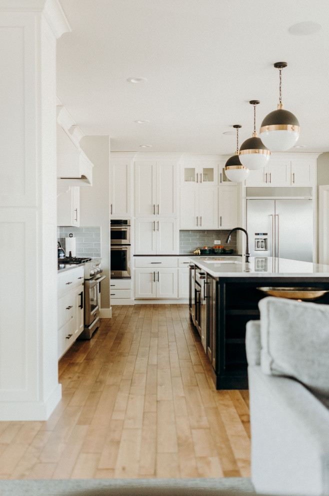 Kitchen - transitional kitchen idea