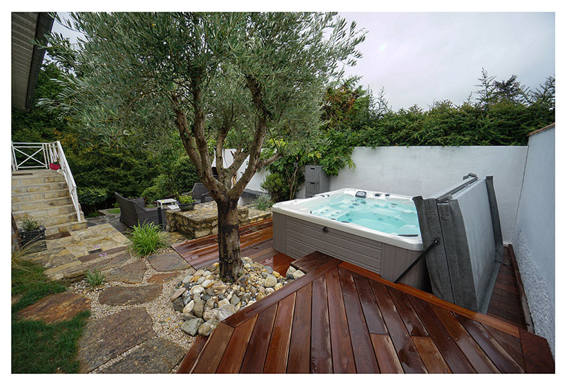 This is an example of a mediterranean pool in Toulouse.