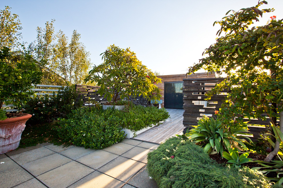 This is an example of a contemporary patio in Perth.