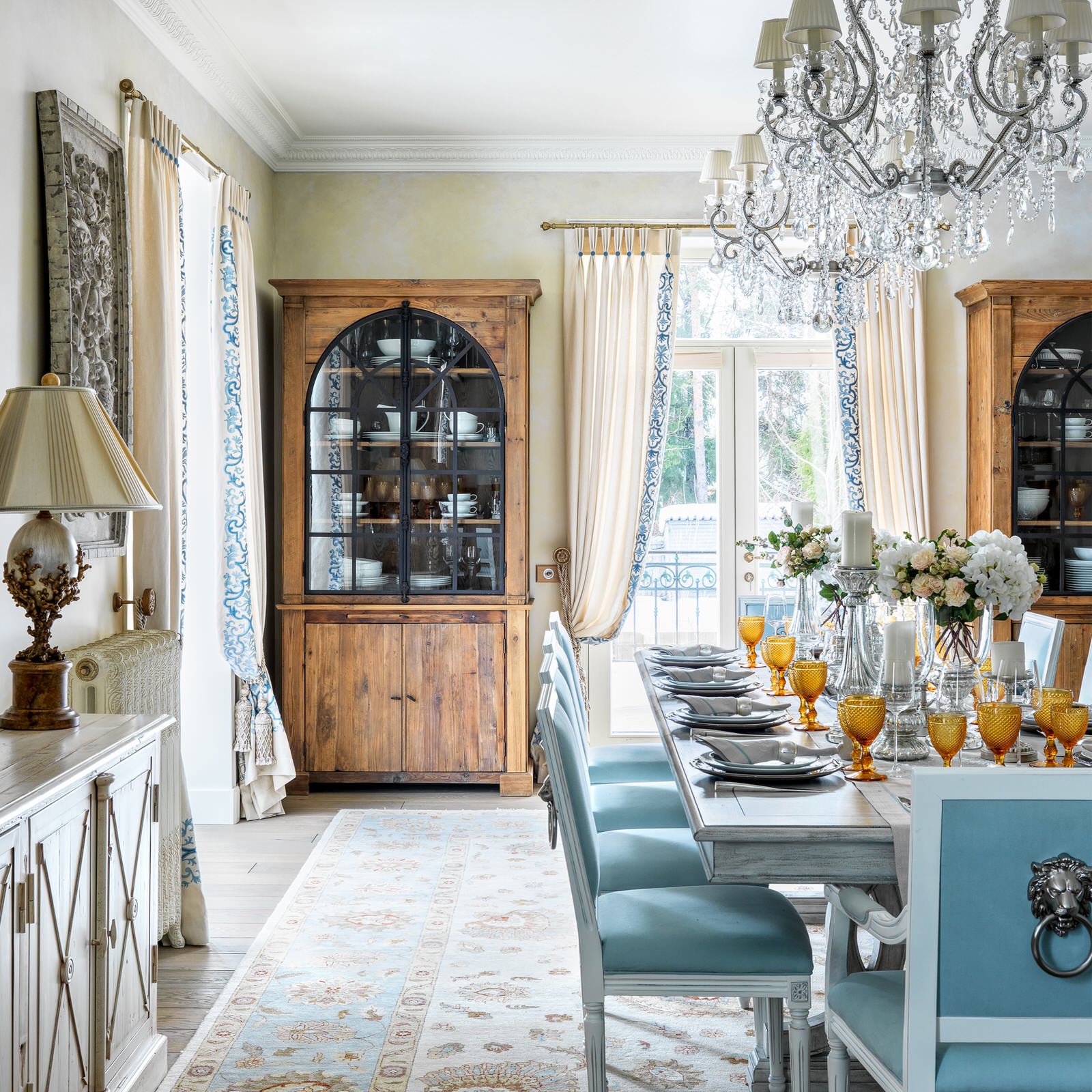 Дизайн кухни-столовой в загородном доме