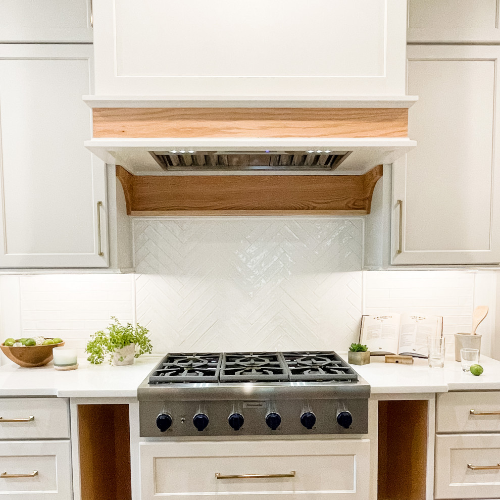 Transitional kitchen photo in Atlanta
