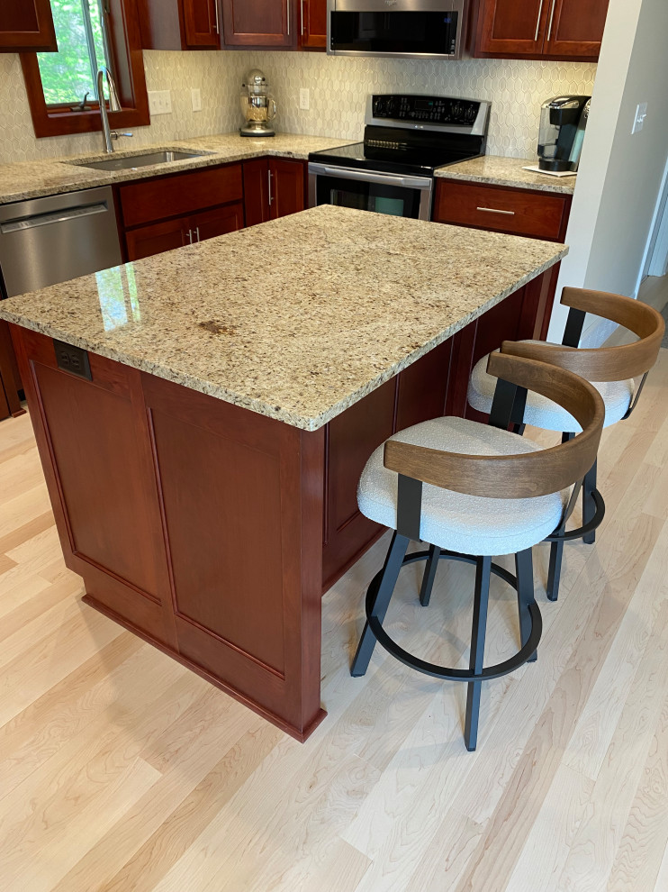 Transitional kitchen photo in Minneapolis