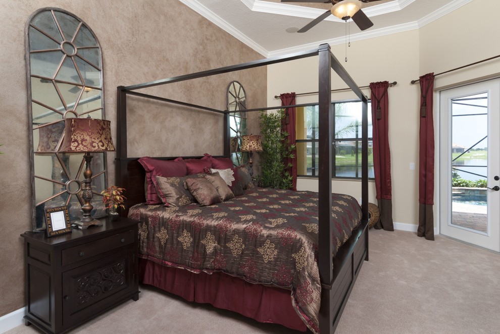Inspiration for a traditional bedroom in Orlando.
