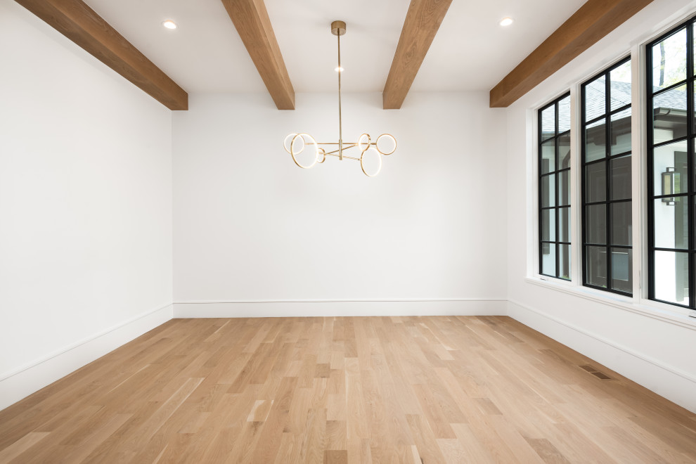 Home design - mid-sized transitional home design idea