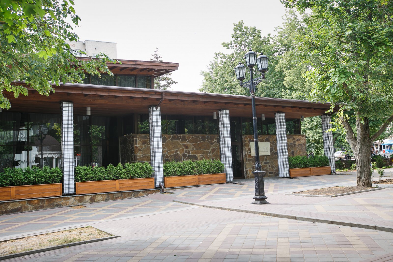 Ресторан в парке "Аллея роз"