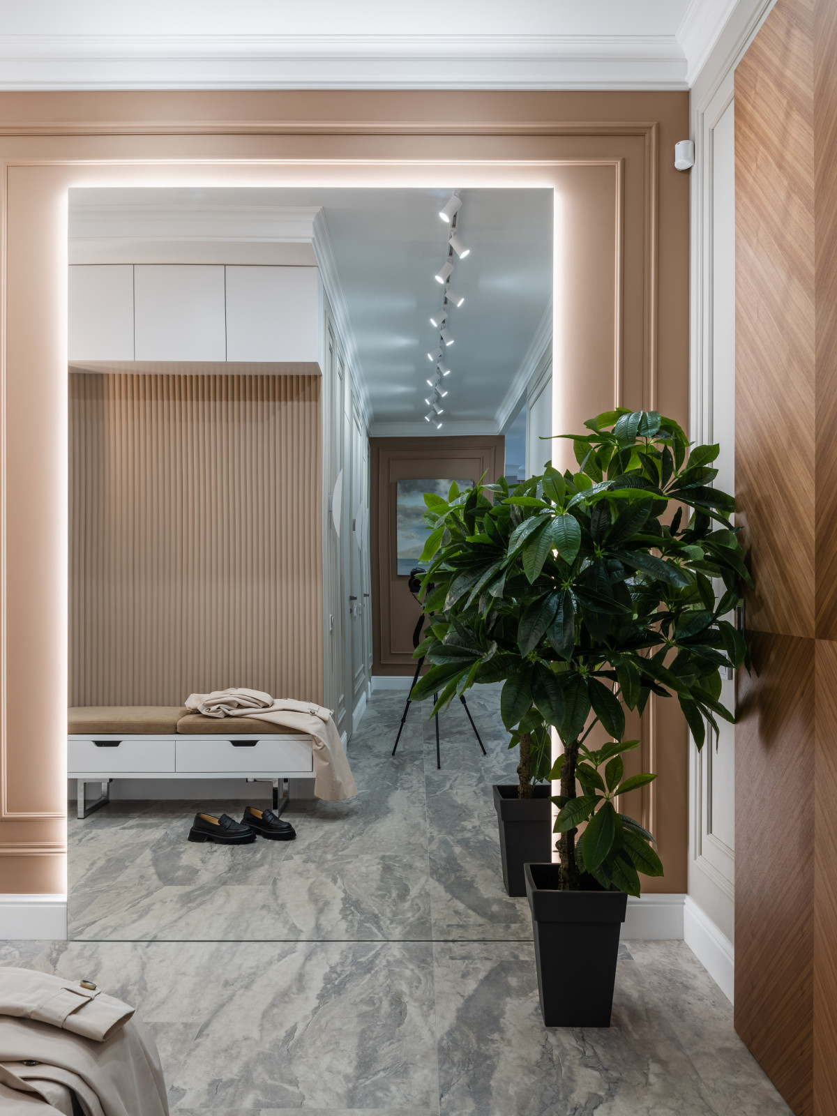 Реализация квартиры в стиле современная классика для семейной пары с ребенком