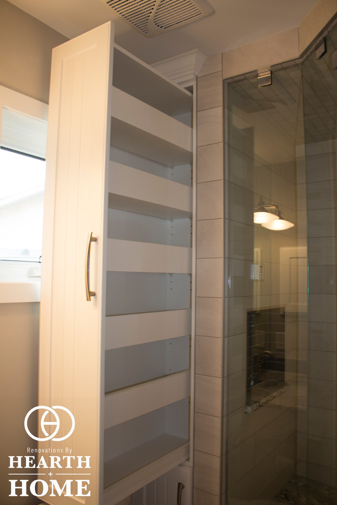 Inspiration for a contemporary home design remodel in Calgary