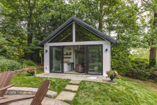 Family Expands Its Living Space With a Backyard Cottage (16 photos)