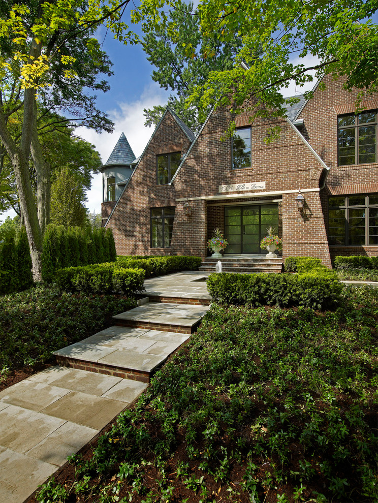 Photo of a traditional front yard garden in Detroit with a water feature and natural stone pavers.