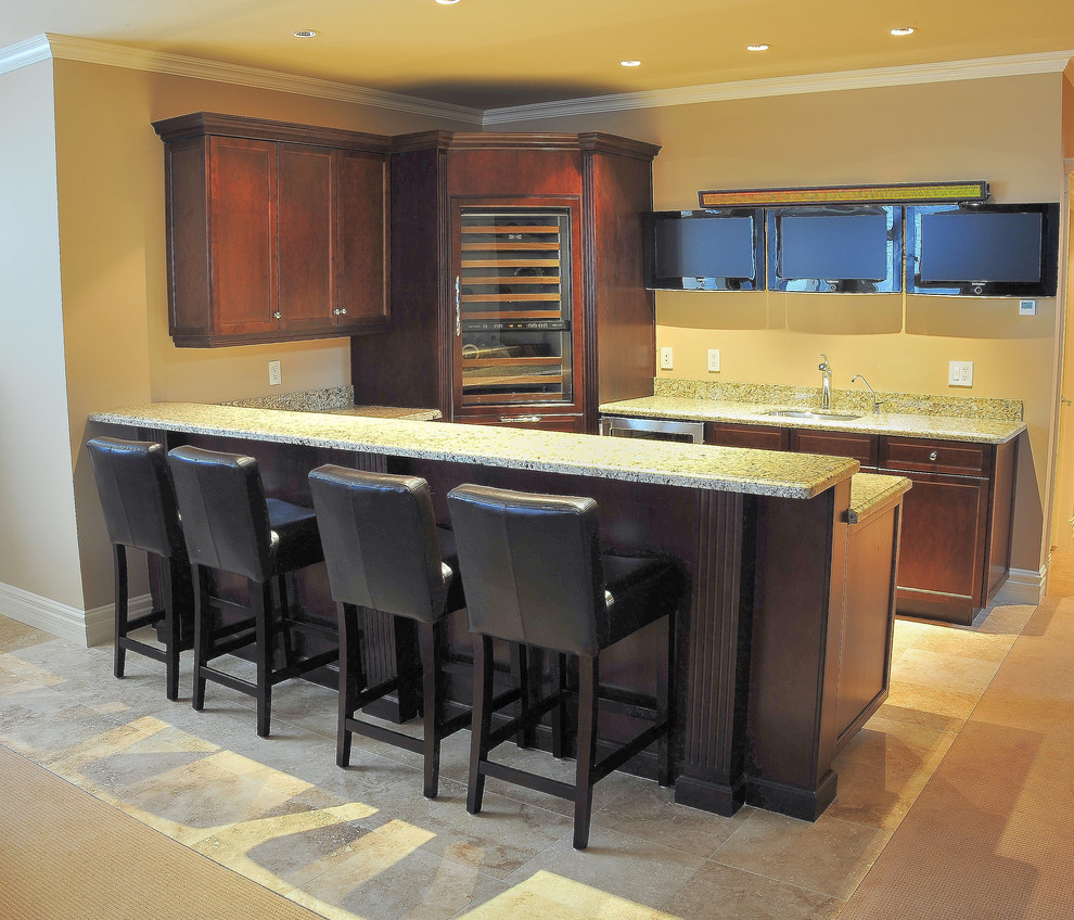 Inspiration for a large traditional kitchen in Ottawa.
